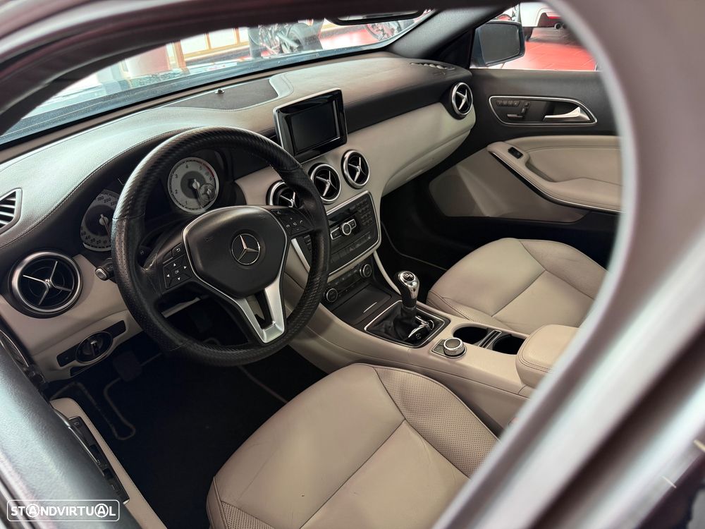 Mercedes-Benz A 180 CDI AMG Line - 23