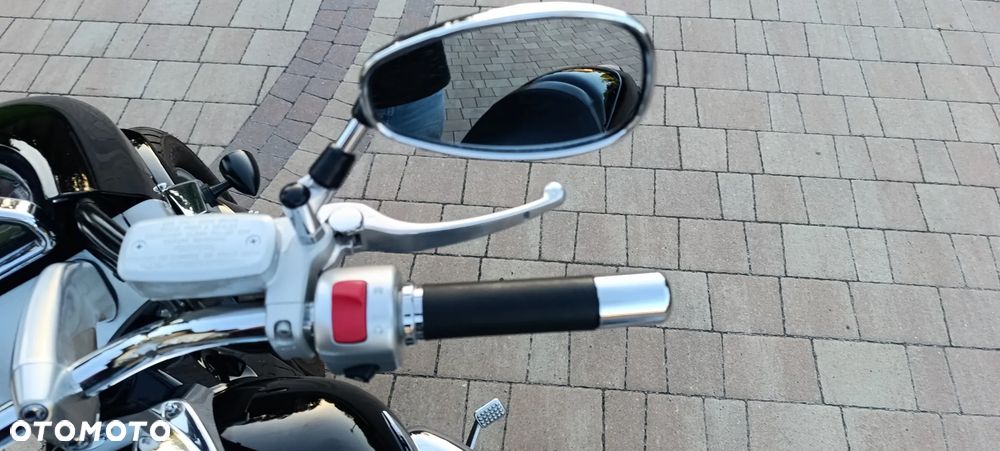 Suzuki Intruder - 10