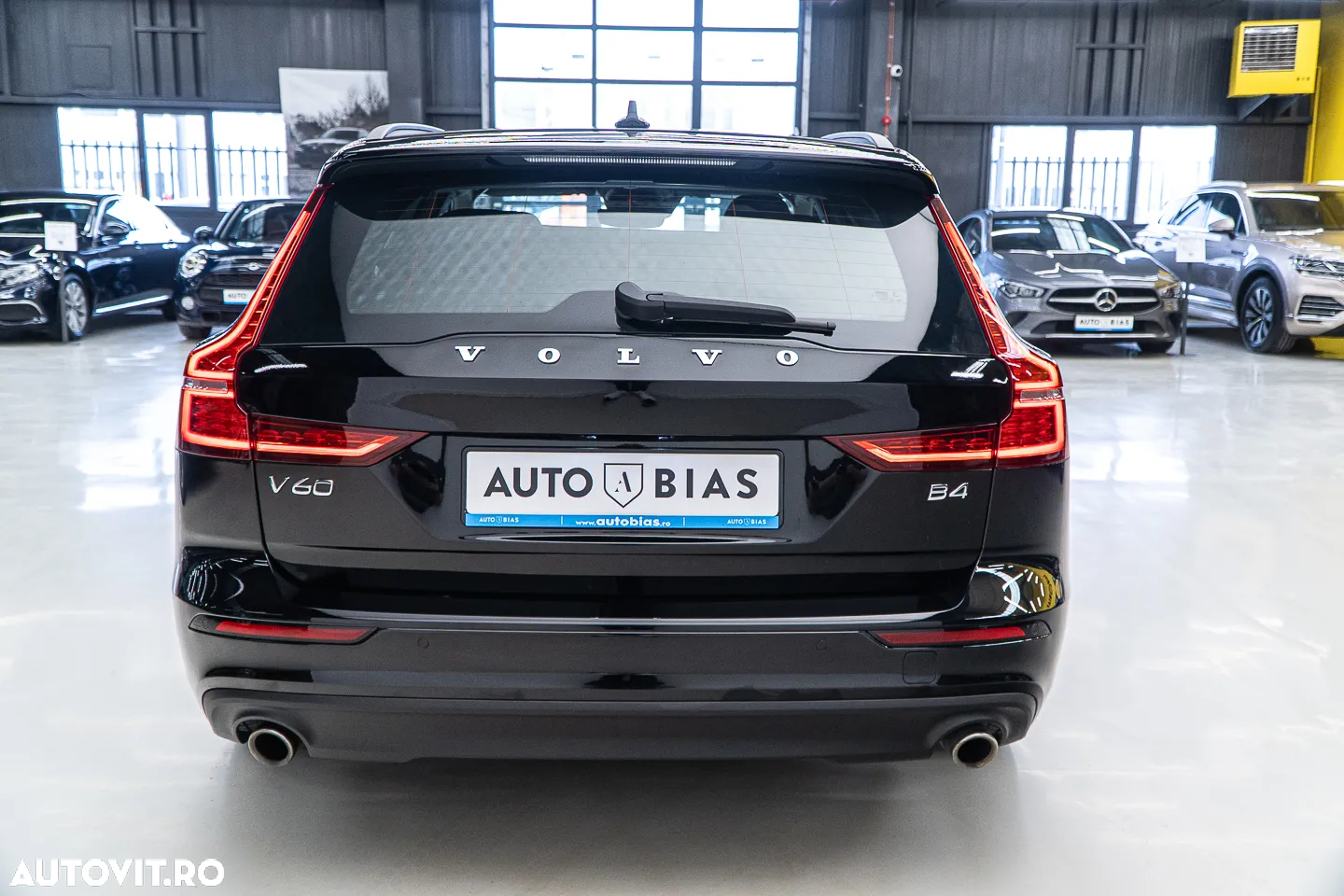 Volvo V60 B4 MHEV AT8 FWD Momentum - 26