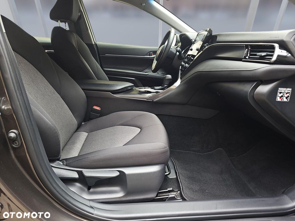 Toyota Camry 2.5 Hybrid Comfort CVT - 11