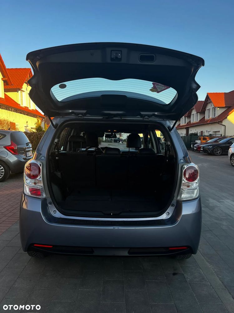 Toyota Verso 1.8 Premium 7os EU6 - 11