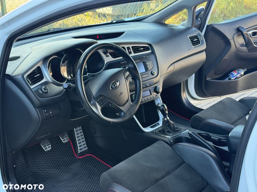 Kia Ceed - 13