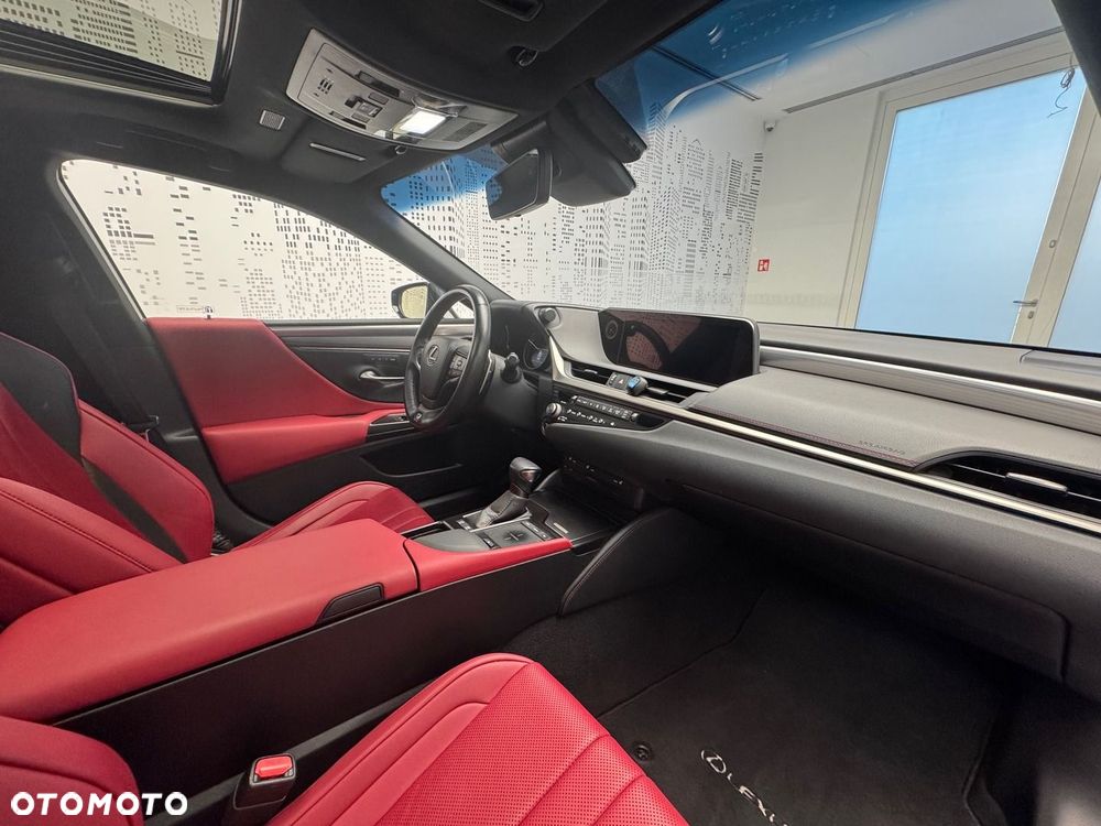 Lexus ES 300h F Sport Edition - 11