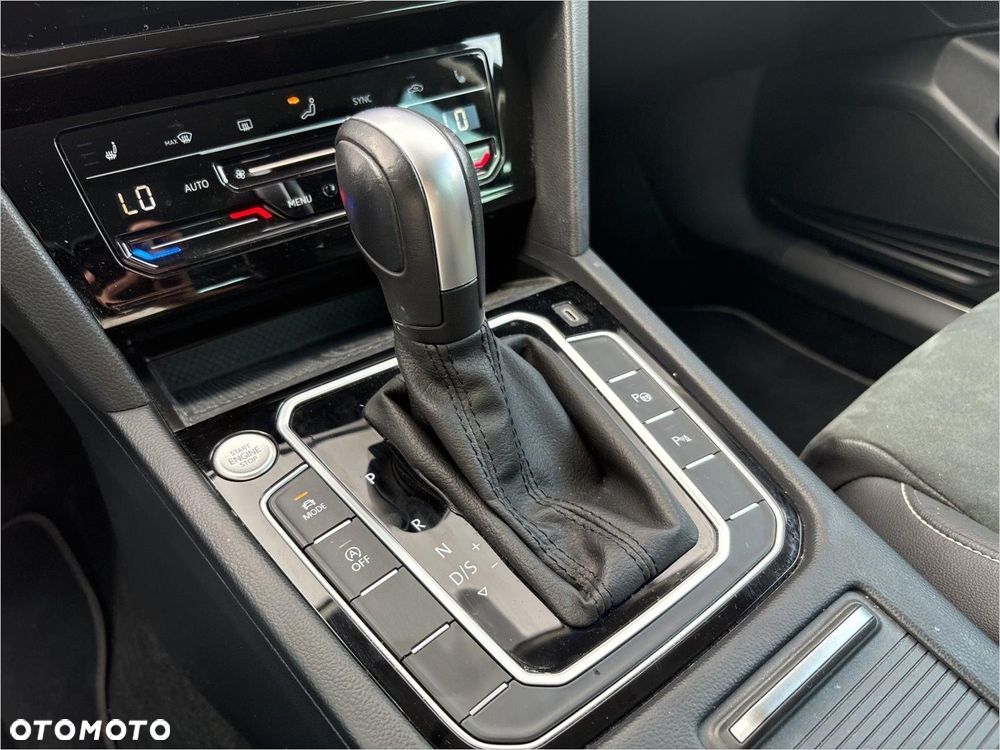 Volkswagen Passat Variant 2.0 TDI 4Mot Elegance DSG - 15
