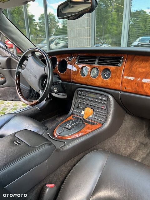 Jaguar XK8 Cabriolet - 6