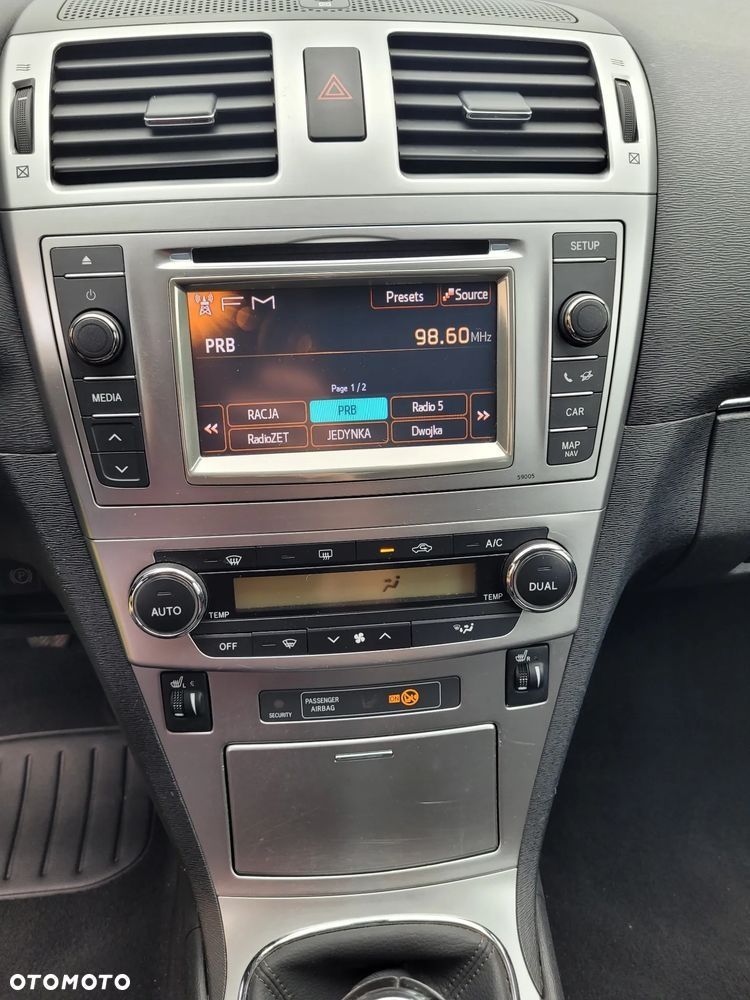 Toyota Avensis 1.6 Premium - 8