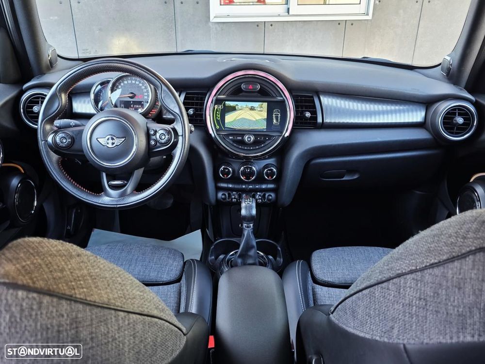 MINI 5 Portas Cooper D Auto - 30
