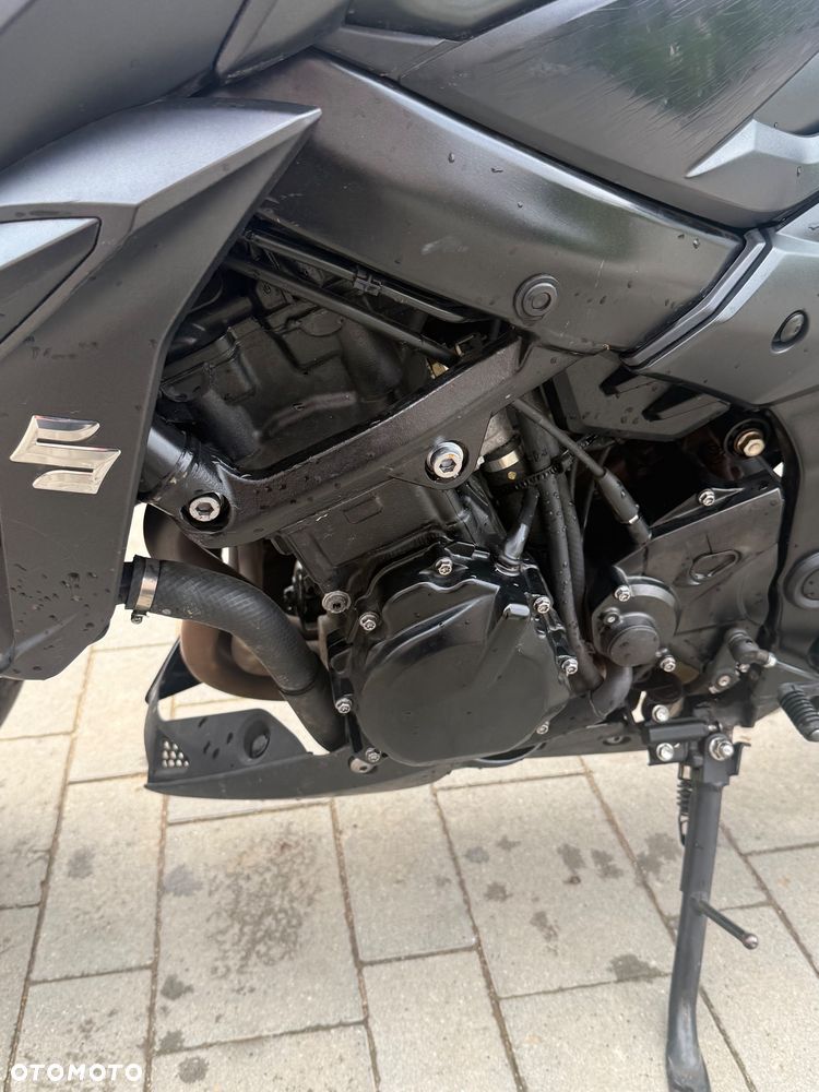 Suzuki GSX - 6