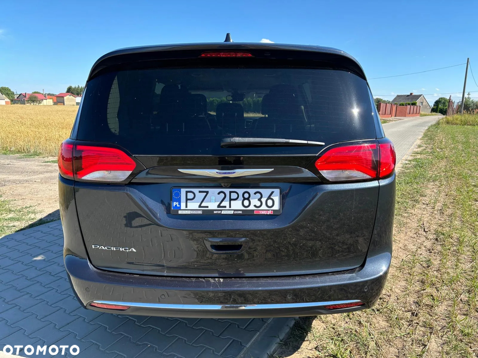 Chrysler Pacifica - 11