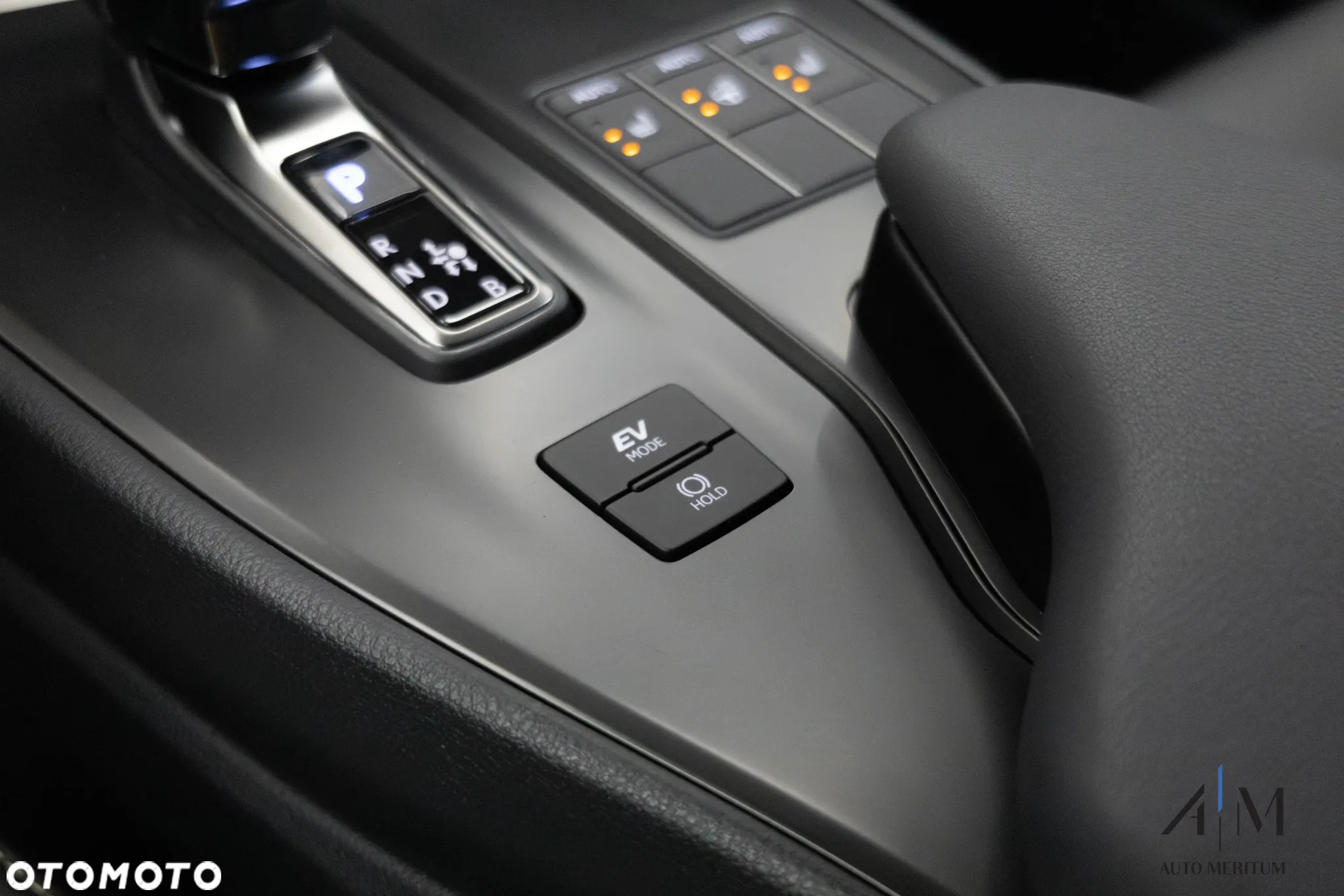Lexus UX 300h F Sport Design AWD - 20