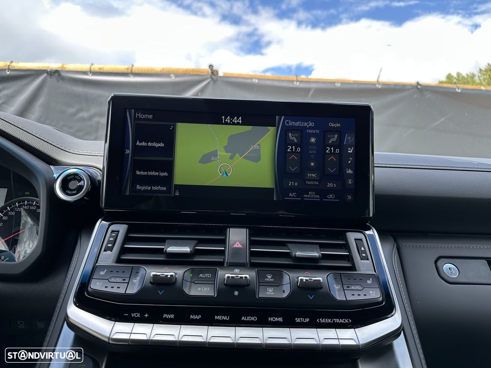 Toyota Land Cruiser 300 70th Anniversary - 31