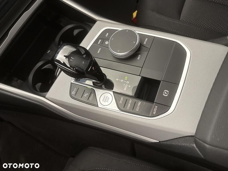 BMW Seria 3 318i - 18