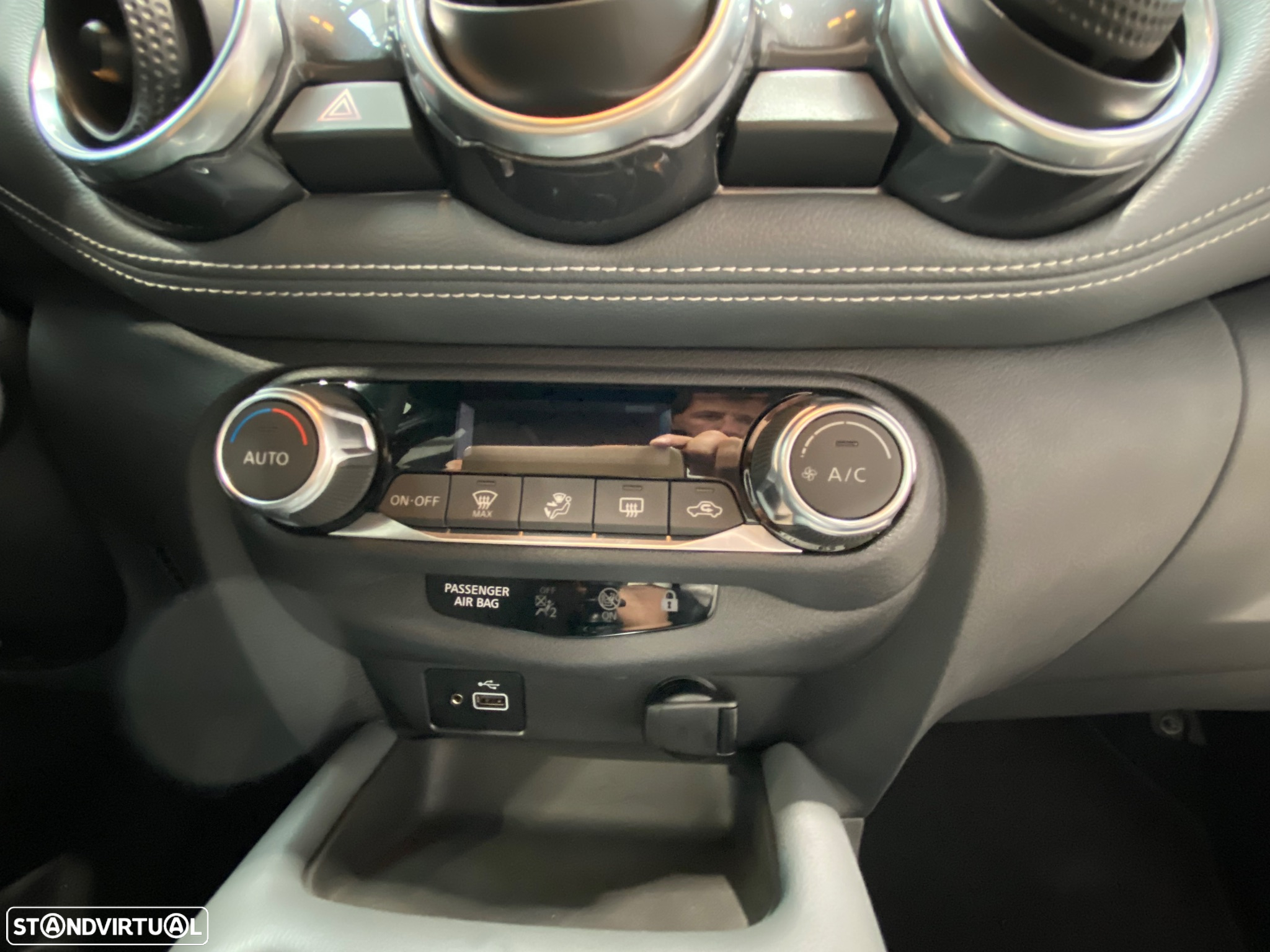 Nissan Juke 1.0 DIG-T N-Connecta - 16