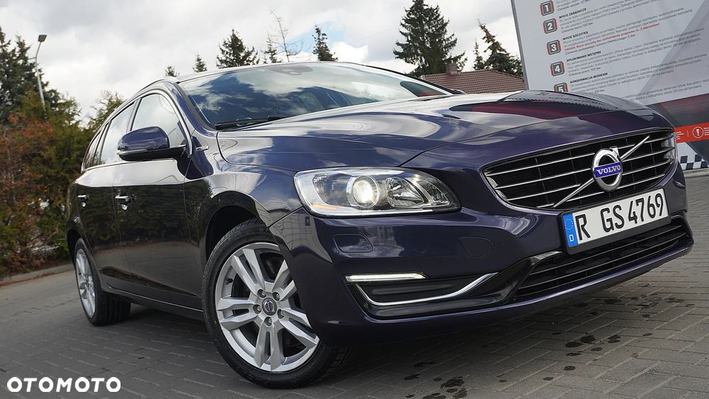 Volvo V60 D6 AWD Plug-in Hybrid Momentum - 18