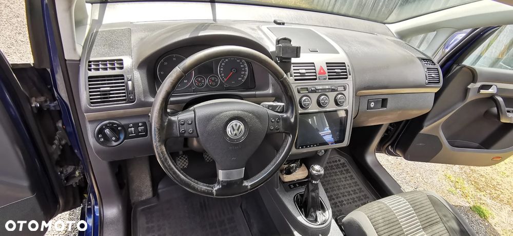 Volkswagen Touran 2.0 TDI Highline - 10
