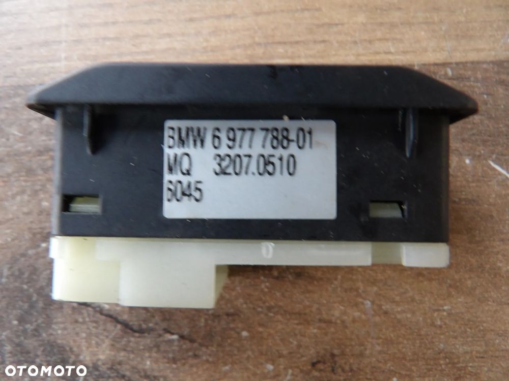 BMW - E60,E61 - PRZEŁĄCZNIK , PRZYCISK PODUSZKI - AIRBAG - 6977788 - 2