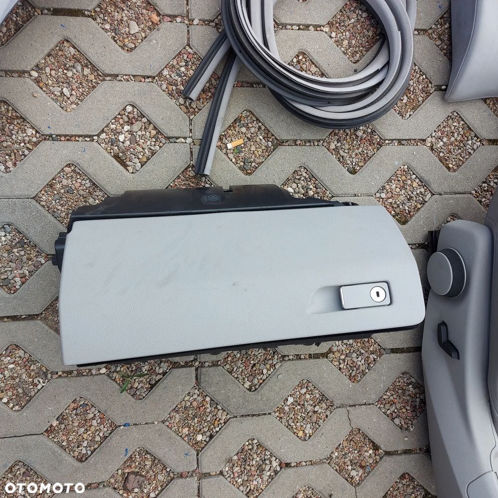 WNETRZE KOMPLETNE FOTELE KANAPA MERCEDES E W207 COUPE ORYGINAL DEMONTAZ BOCZKI DYWANY OSLONY PODLOKIETNIK - 12