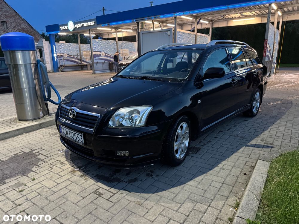 Toyota Avensis 2.0 D-4D Combi - 1
