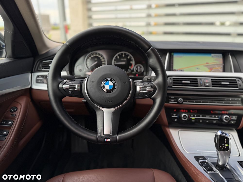 BMW Seria 5 520d xDrive - 16