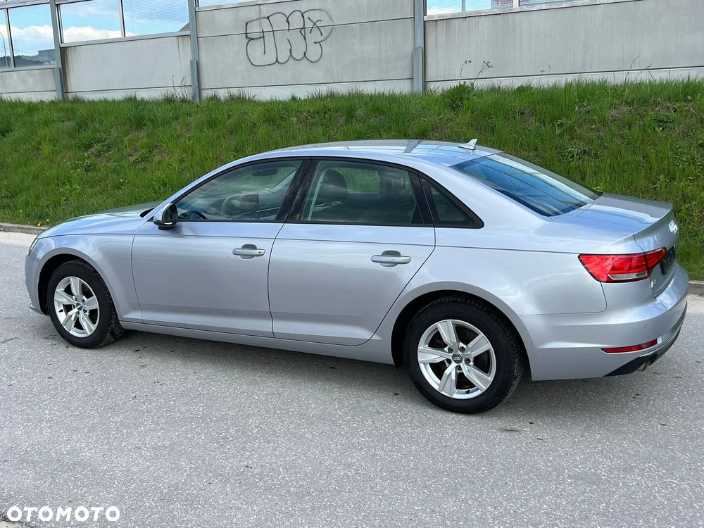 Audi A4 Limousine - 13