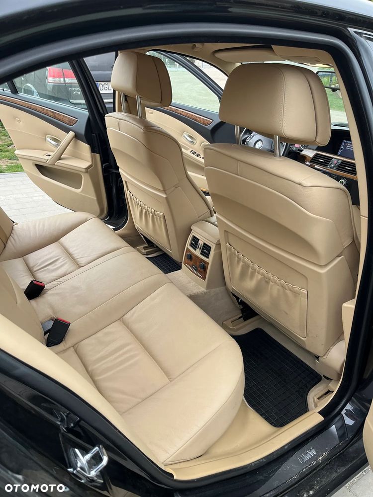 BMW Seria 5 523i Edition Exclusive - 17