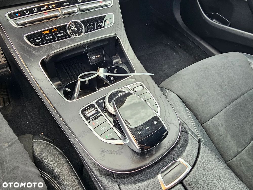Mercedes-Benz Klasa E 220 d 4Matic 9G-TRONIC AMG Line - 34