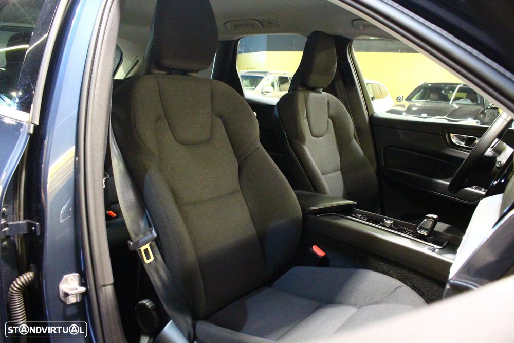 Volvo XC 60 2.0 B4 Momentum Plus Geartronic - 14