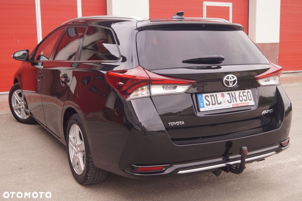 Toyota Auris 1.6 D-4D Executive - 5