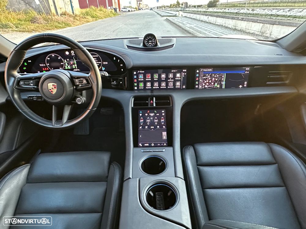 Porsche Taycan Cross Turismo 4S - 13