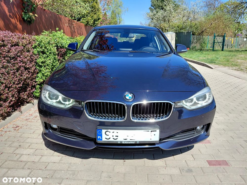 BMW Seria 3 318d Luxury Line EU6 - 25