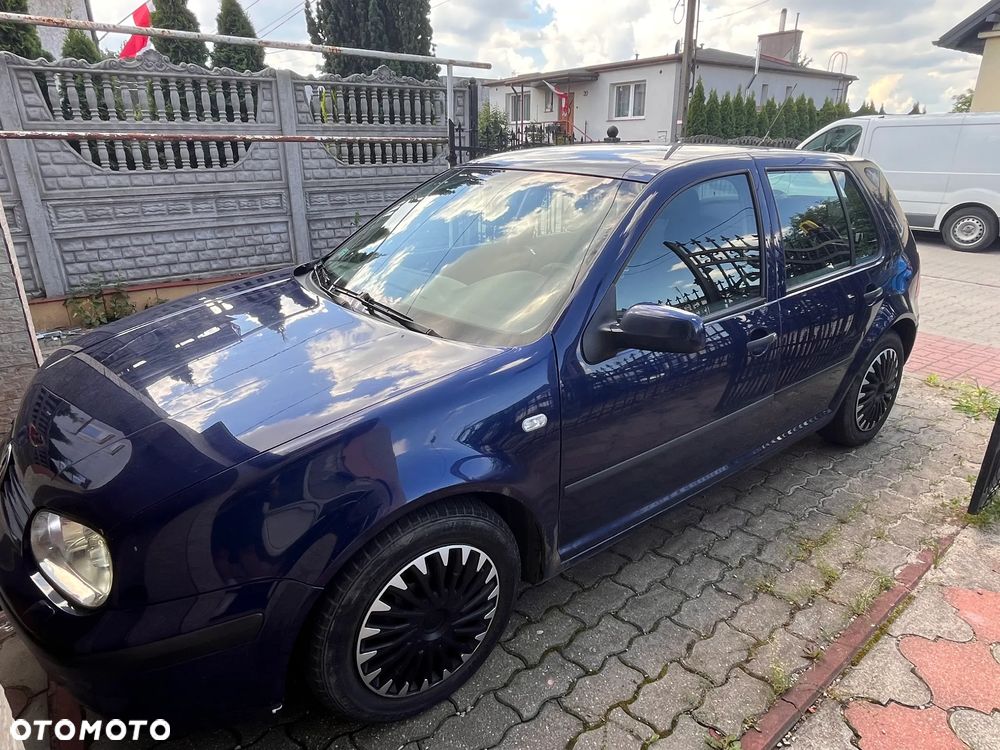 Volkswagen Golf - 1