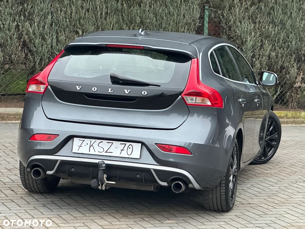 Volvo V40 D2 R Design - 17