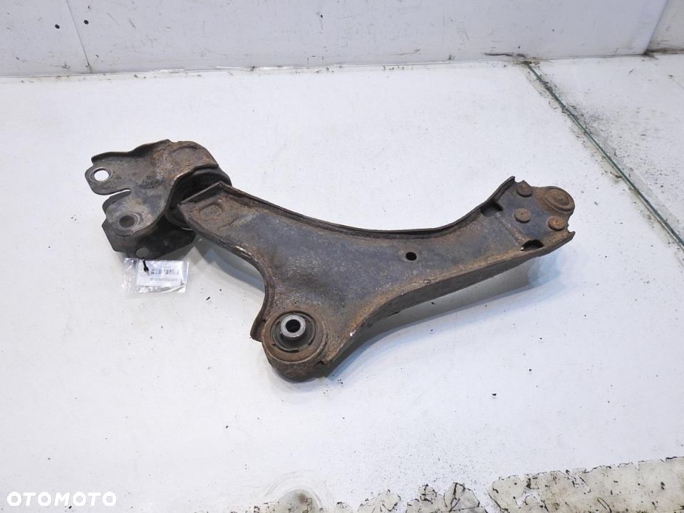 WAHACZ PRAWY PRZÓD VOLVO V70 III 2.0 D3 - 5