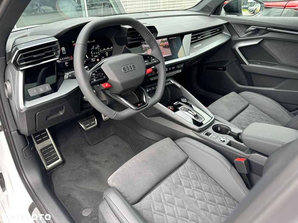 Audi RS3 Limousine - 11