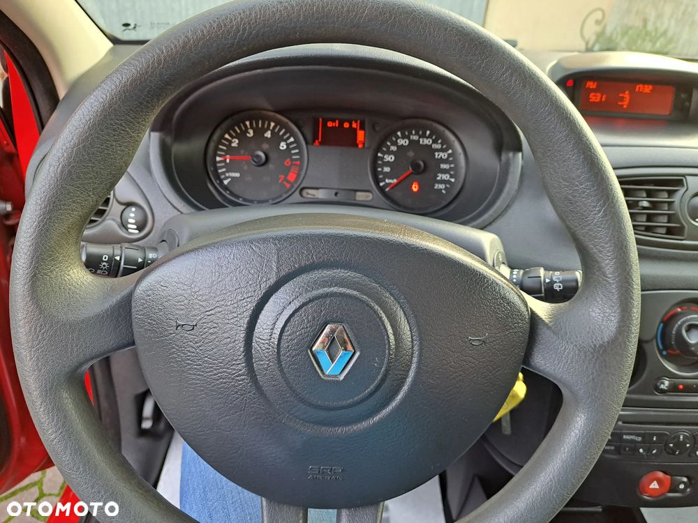 Renault Clio - 23
