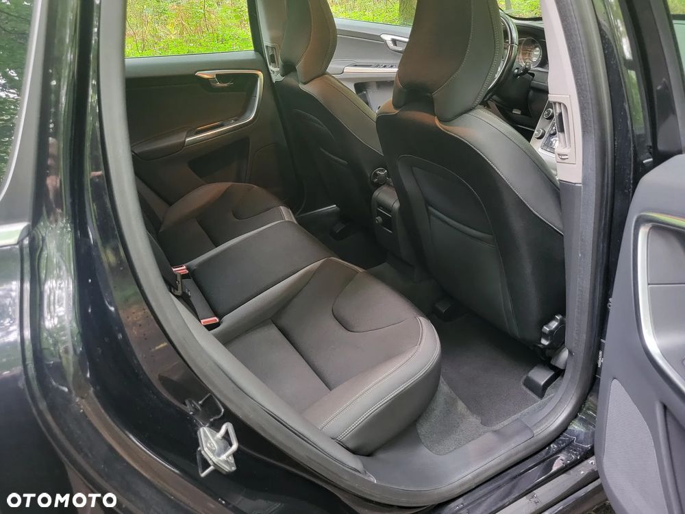 Volvo XC 60 D5 AWD Momentum - 10