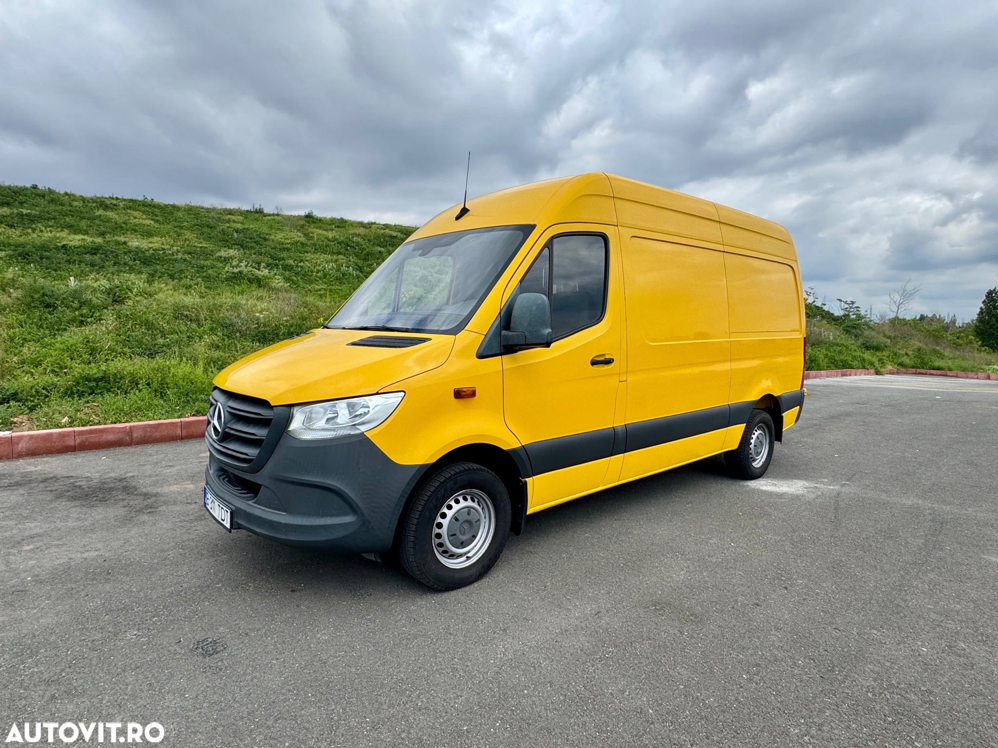 Mercedes-Benz Sprinter - 11
