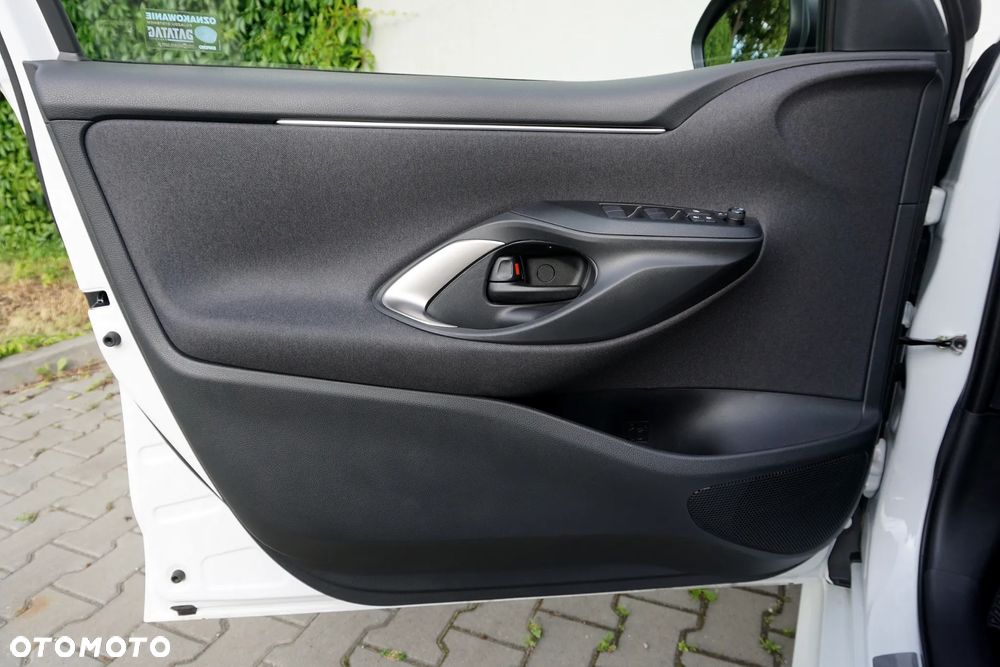 Mazda 2 Hybrid - 10