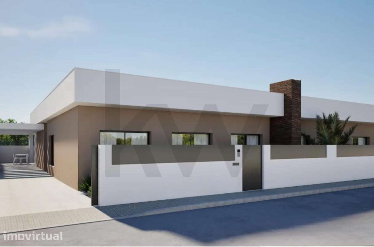 Moradia T4 Térrea com Jardim Interior e Piscina em Fernão Ferro - Grande imagem: 3/6