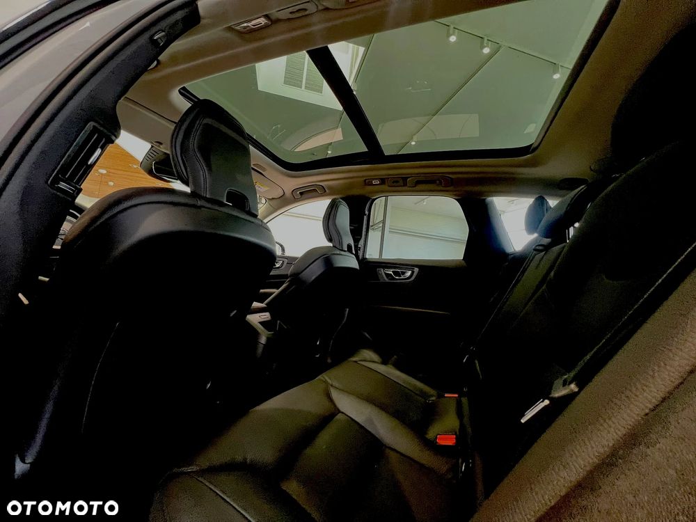 Volvo XC 60 B5 B AWD Plus Dark - 24