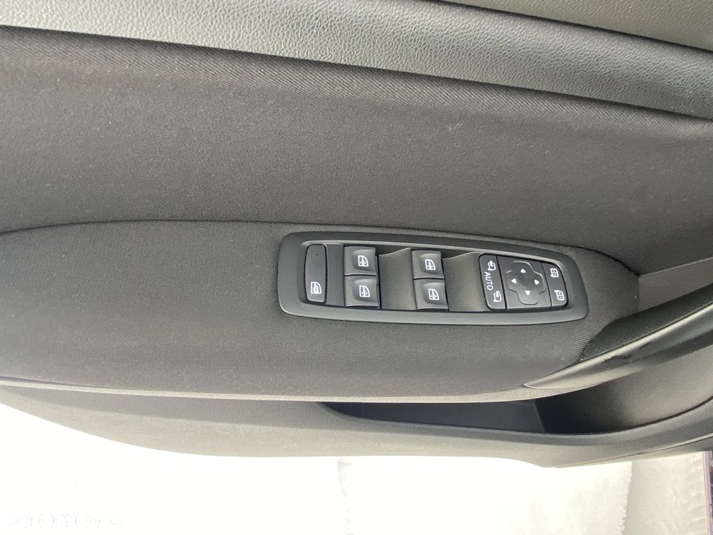 Renault Megane ENERGY TCe 130 EDC LIMITED - 37