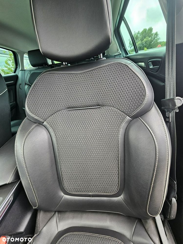 Renault Megane BLUE dCi 115 EDC BOSE EDITION - 16