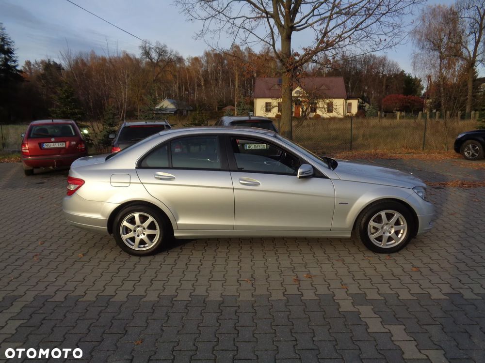 Mercedes-Benz Klasa C 180 CGI BlueEFFICIENCY Avantgarde - 11