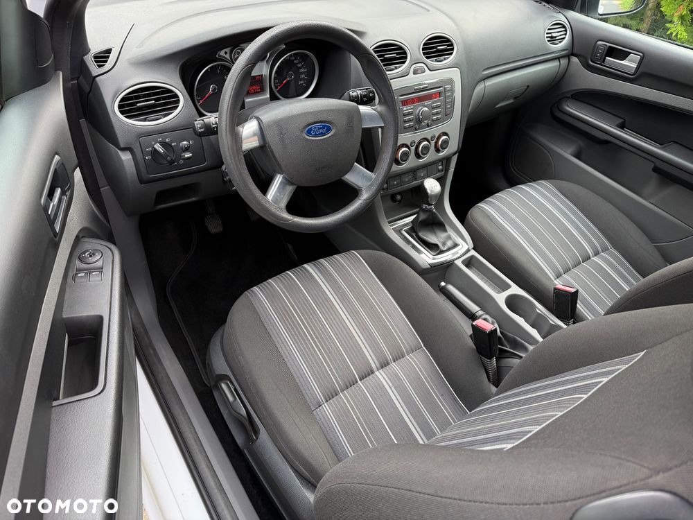Ford Focus 1.6 16V Style+ - 8