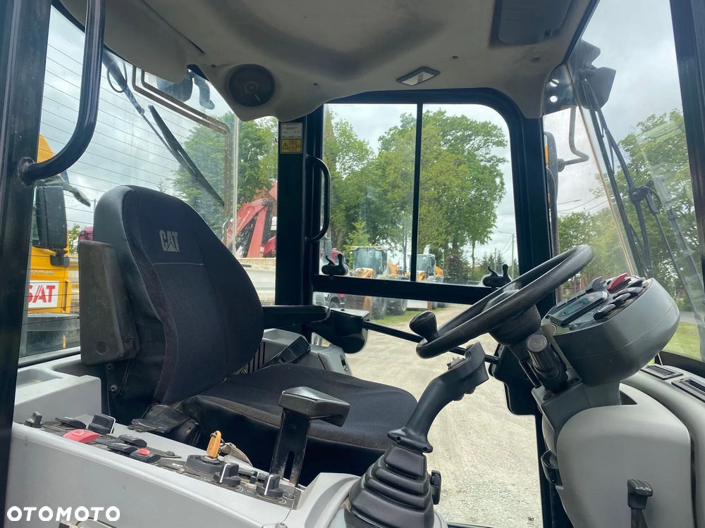 Caterpillar CAT 907H2, 2014 ROK, 4900 MTH, ŁYŻKA OTWIERANA + WIDŁY, z NIEMIEC, - 23