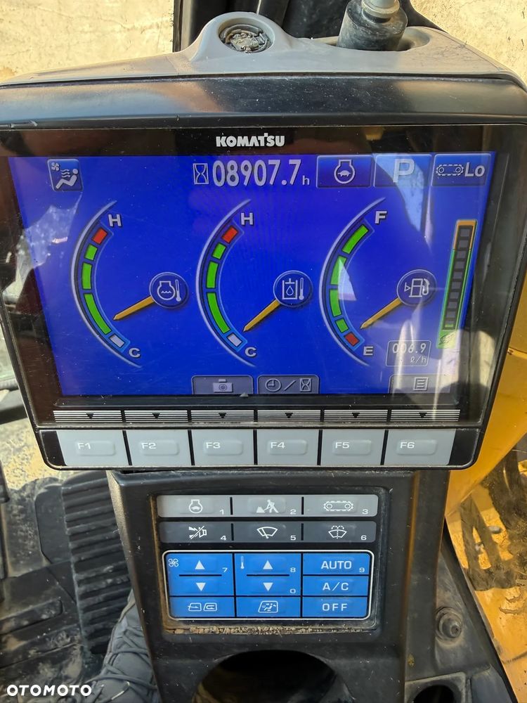 Komatsu PC 138 US -10 - 6