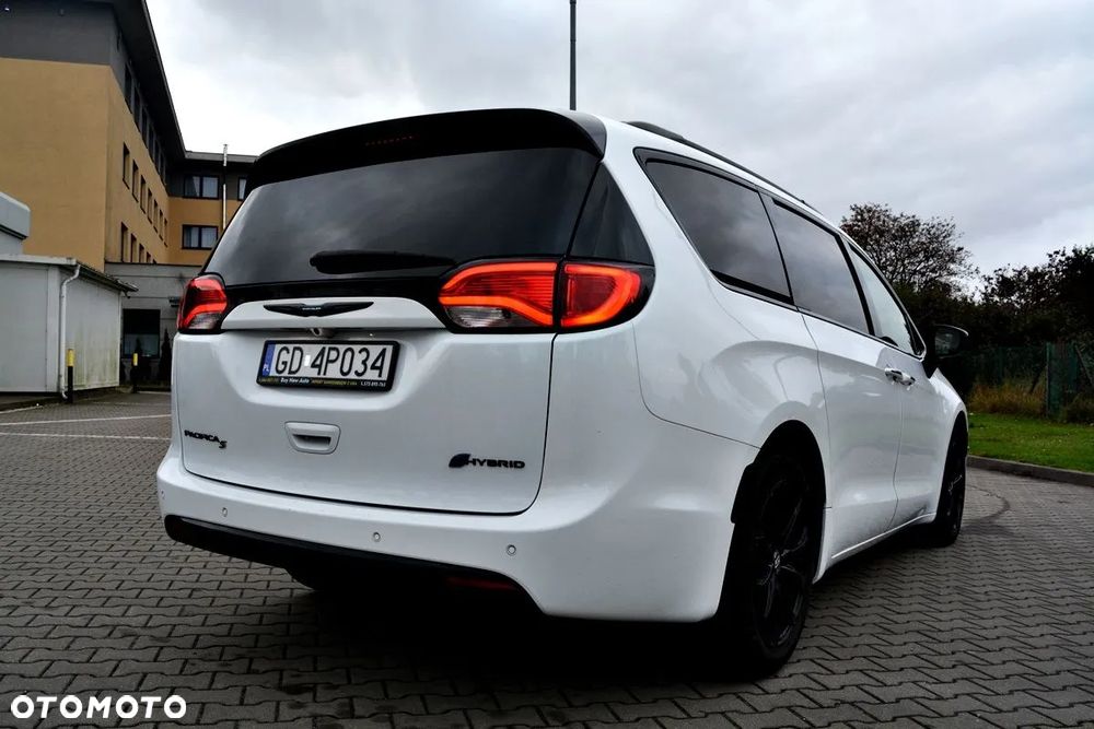 Chrysler Pacifica - 25