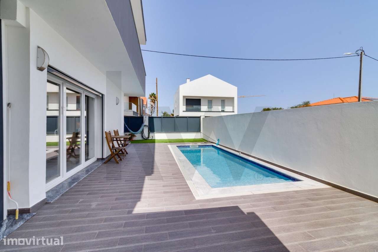 Moradia T4 Isolada com Piscina, Jardim, Garagem e 319 m2 | Bicesse, Ca - Grande imagem: 2/45