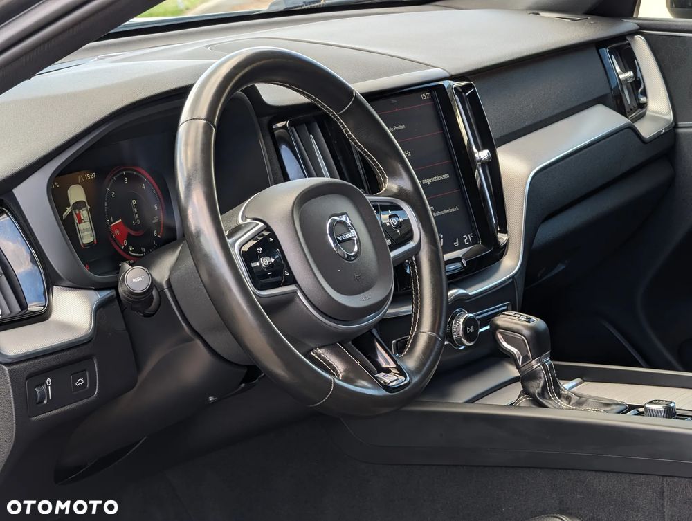 Volvo XC 60 D4 R-Design - 22