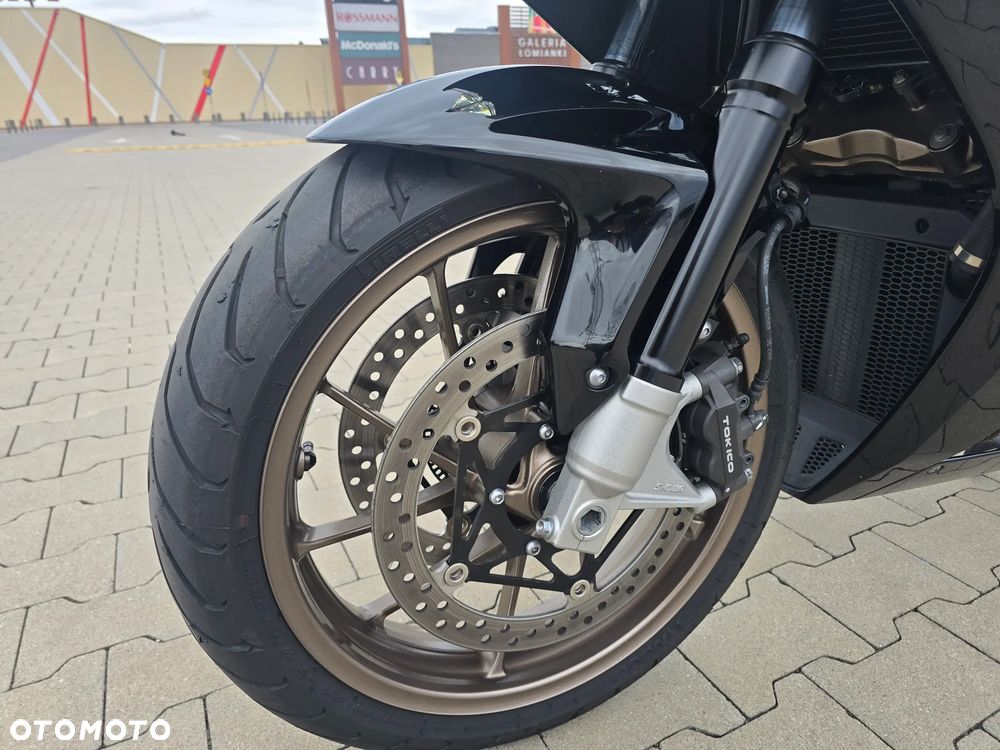 Honda VFR - 10